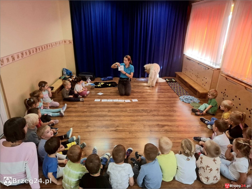 Ciepłe spojrzenie Abi i emocje wśród dzieci