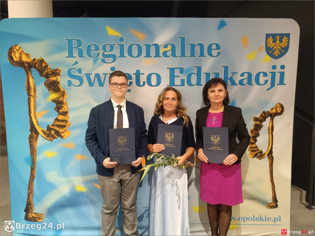 Ignacy Krzykowski i Dorota Wyrzykowska z nagrodami