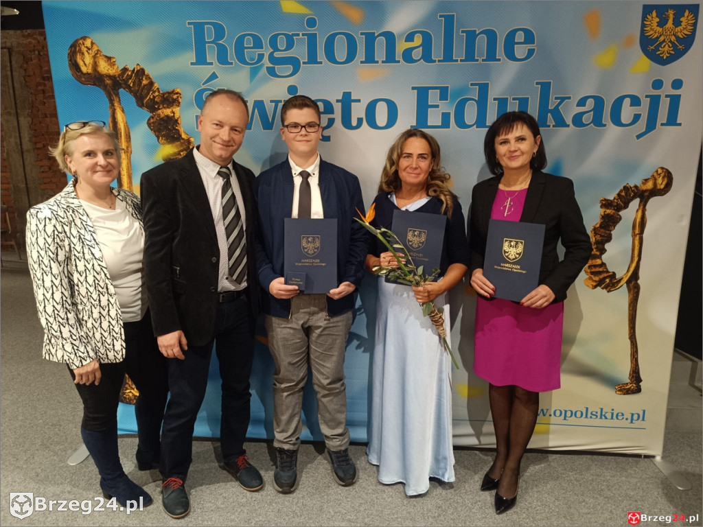 Ignacy Krzykowski i Dorota Wyrzykowska z nagrodami