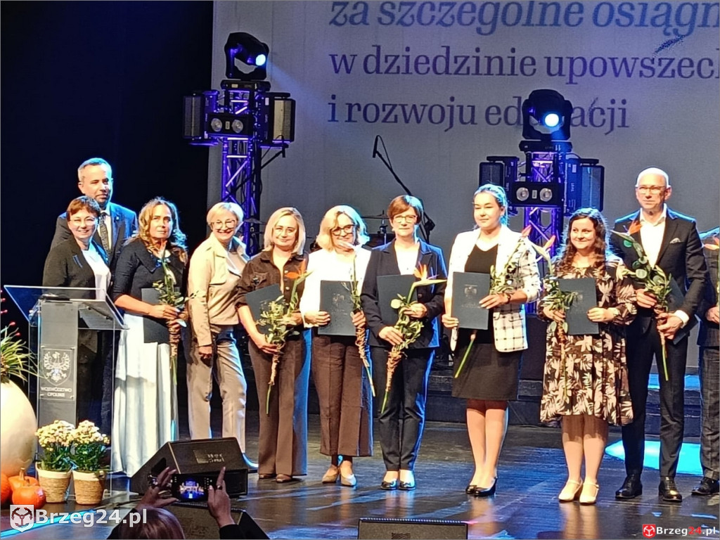 Ignacy Krzykowski i Dorota Wyrzykowska z nagrodami