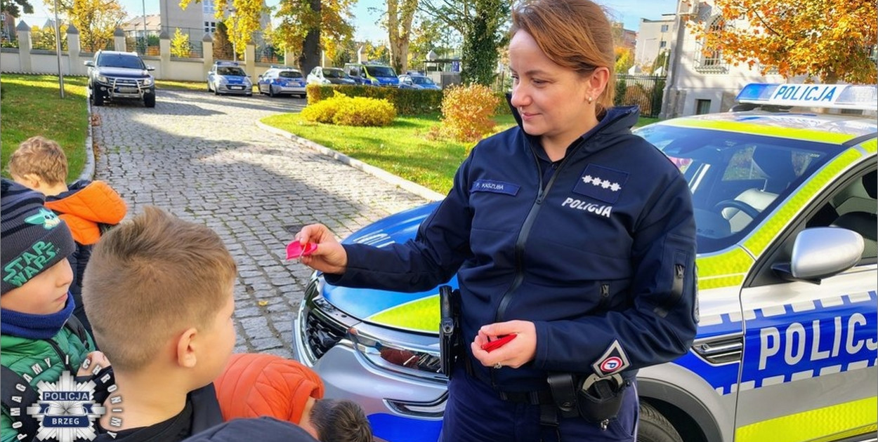 Dzieci ze Skarbimierza odwiedziły policjantów