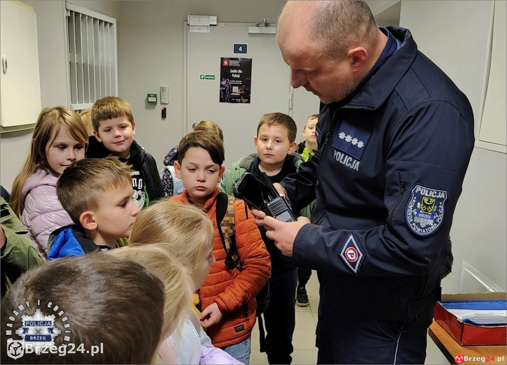 Dzieci ze Skarbimierza odwiedziły policjantów