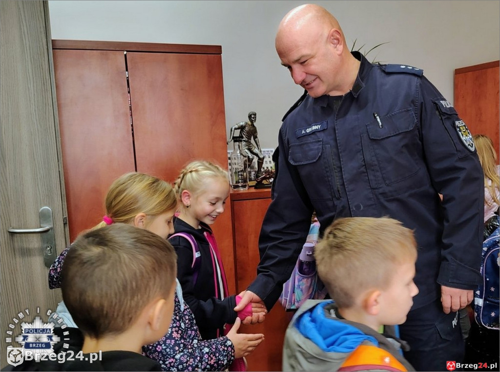 Dzieci ze Skarbimierza odwiedziły policjantów