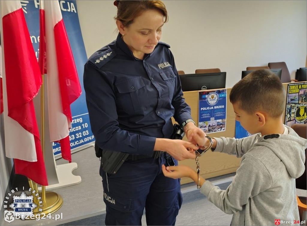 Dzieci ze Skarbimierza odwiedziły policjantów