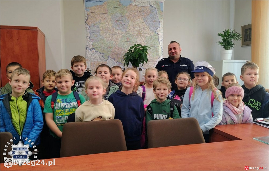 Dzieci ze Skarbimierza odwiedziły policjantów