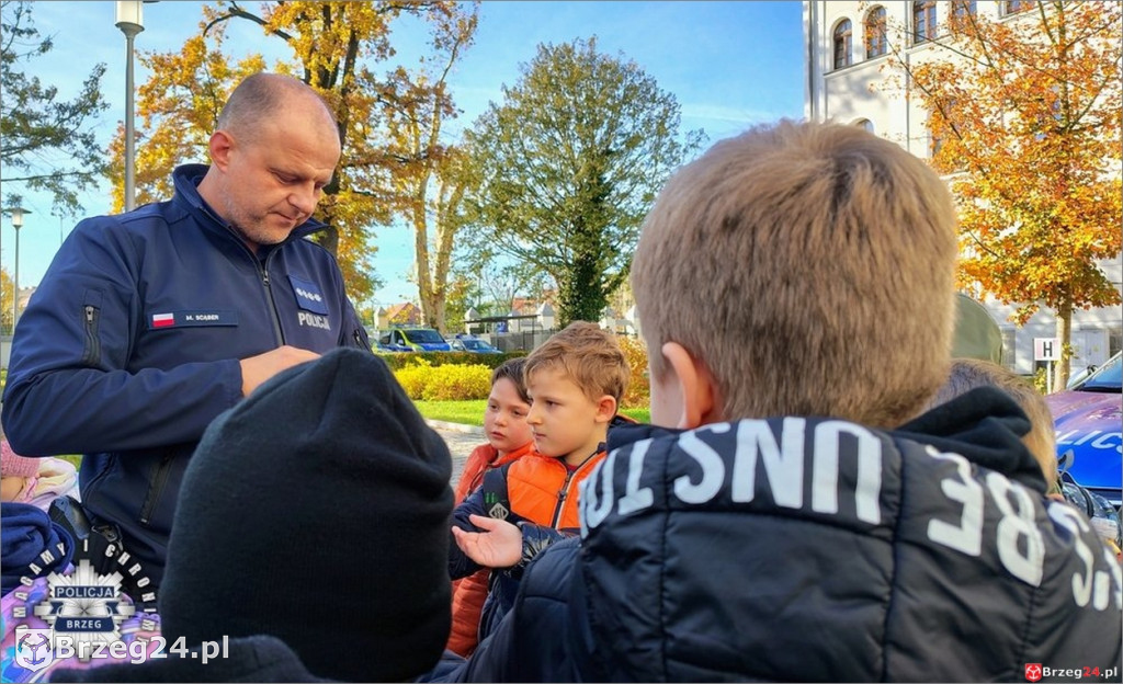 Dzieci ze Skarbimierza odwiedziły policjantów
