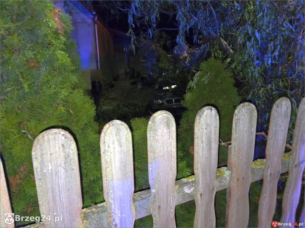 Pijany Ukrainiec z zakazem prowadzenia dachował