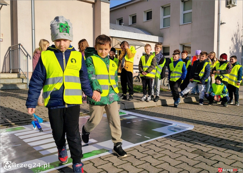 Szkoła w Łosiowie świeci odblaskowym przykładem