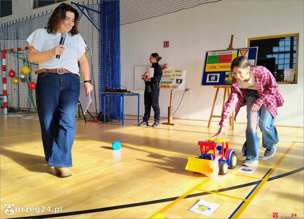 Szkoła w Łosiowie świeci odblaskowym przykładem