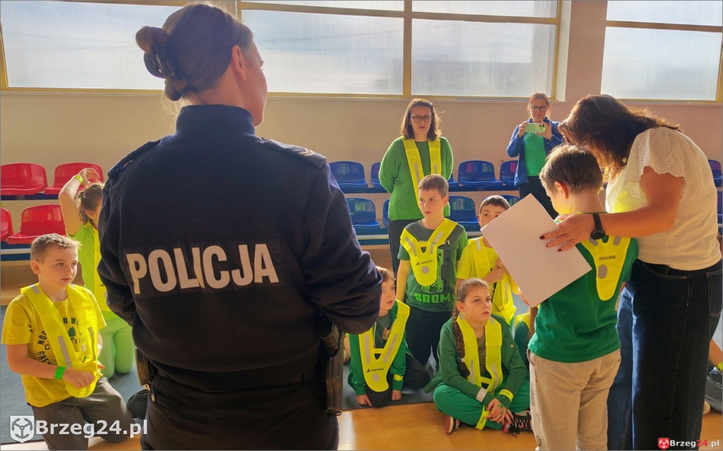 Szkoła w Łosiowie świeci odblaskowym przykładem