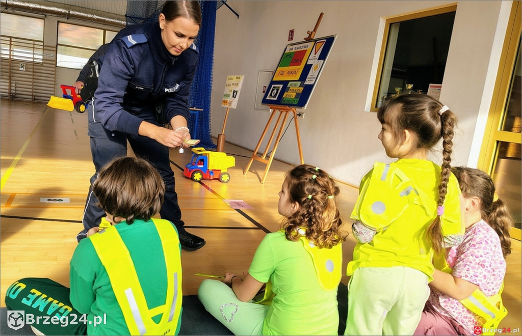 Szkoła w Łosiowie świeci odblaskowym przykładem