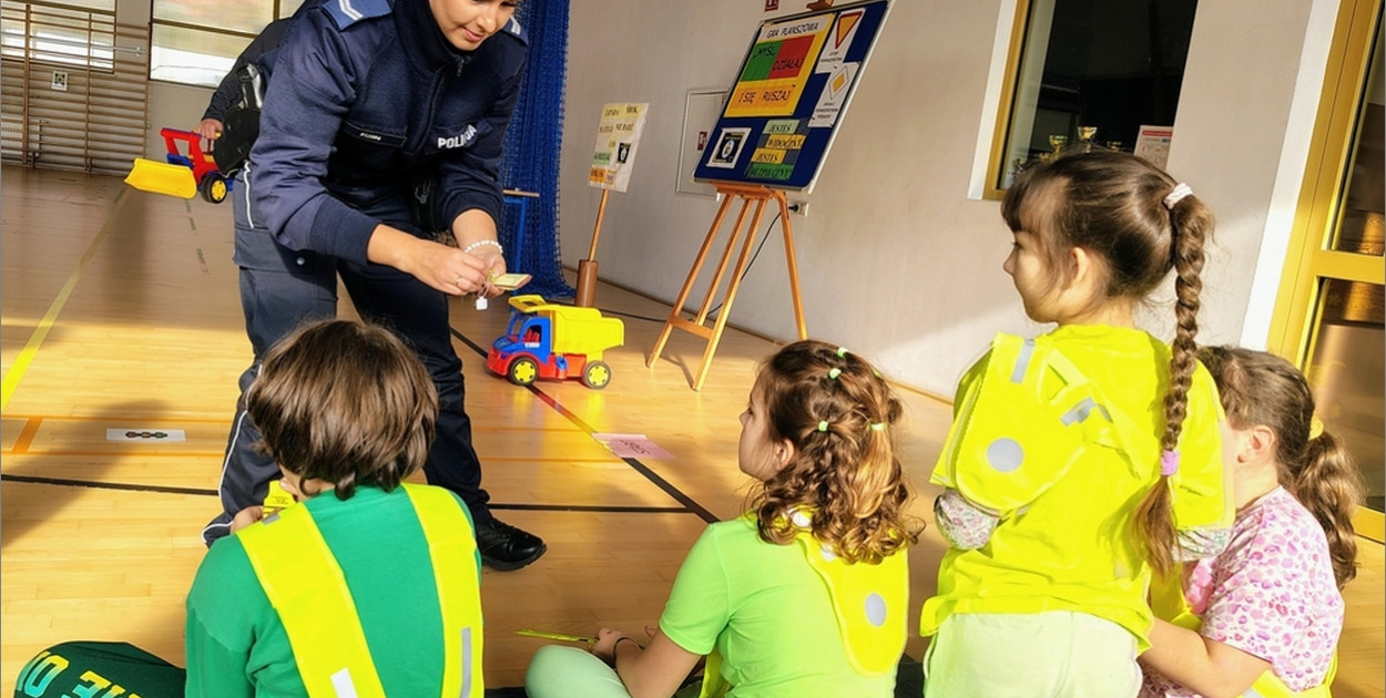 Szkoła w Łosiowie świeci odblaskowym przykładem
