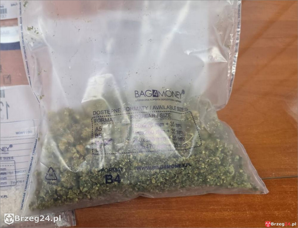 Garaż w ogniu, narkotyki na półce