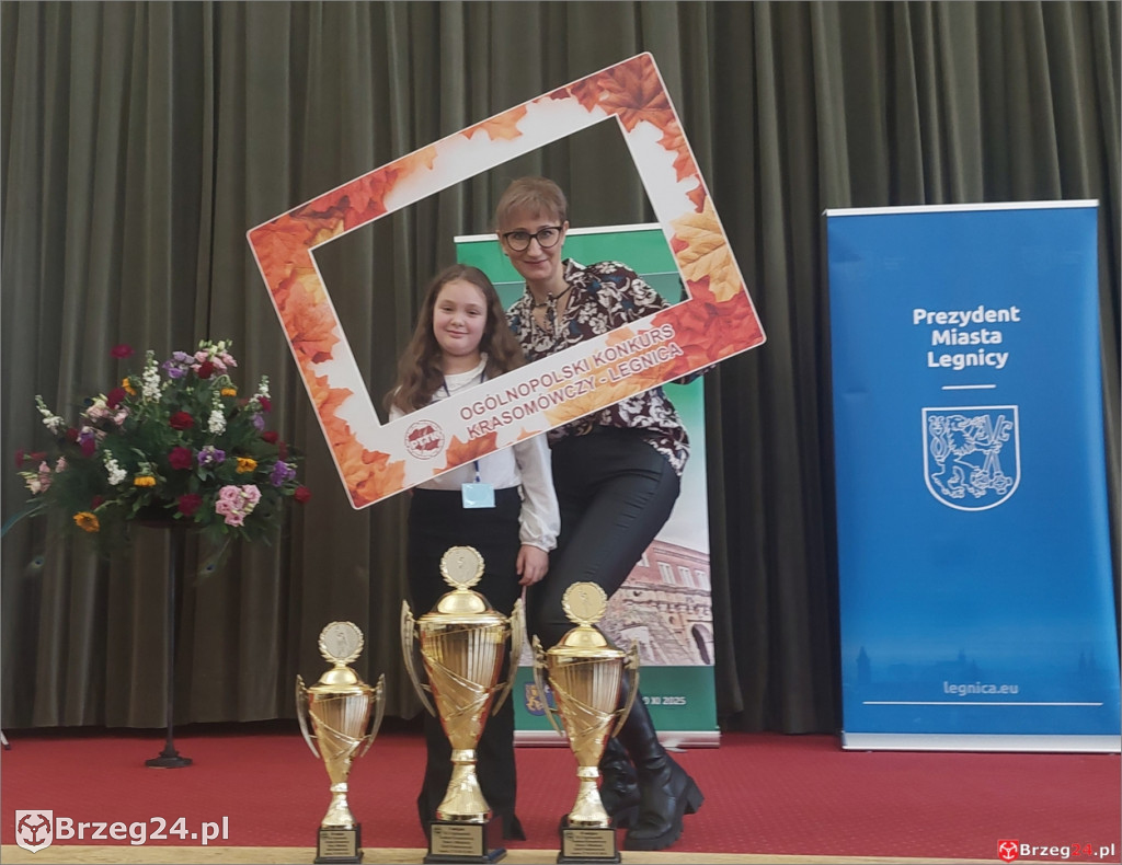 Wiktoria i Jaśmina z nagrodami