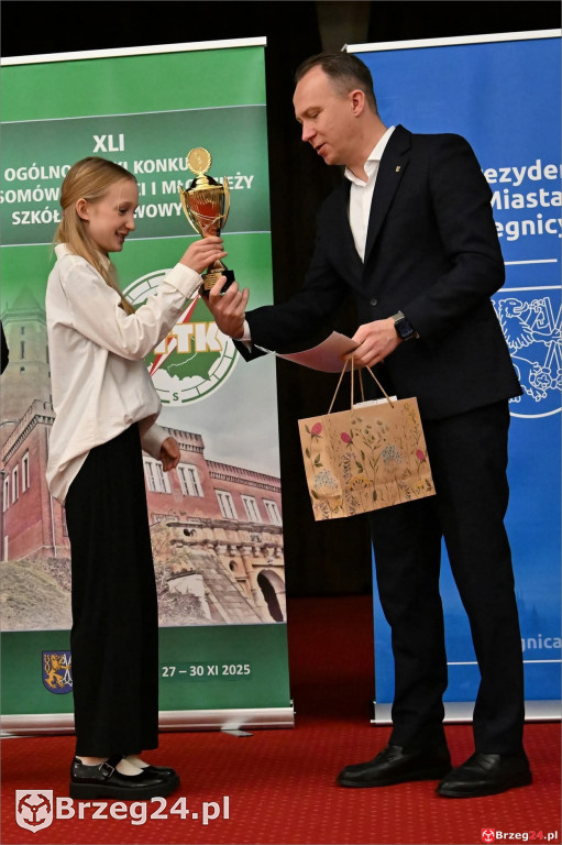 Wiktoria i Jaśmina z nagrodami