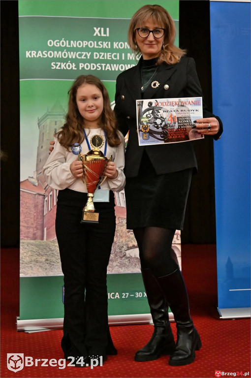 Wiktoria i Jaśmina z nagrodami