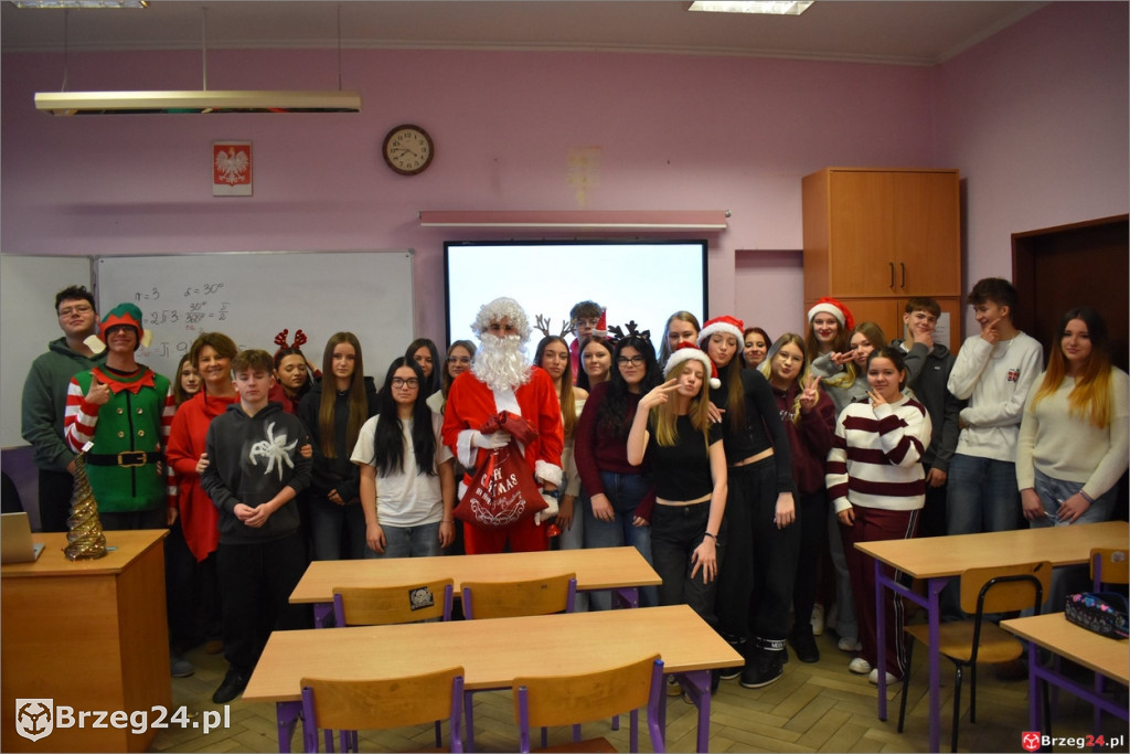 Świąteczne miasteczko w szkole przy Słowiańskiej