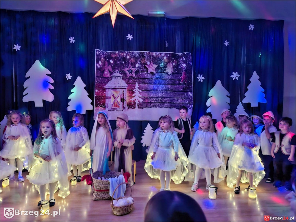 Anioły, kolędy i radość. Świąteczne jasełka w PP nr 1