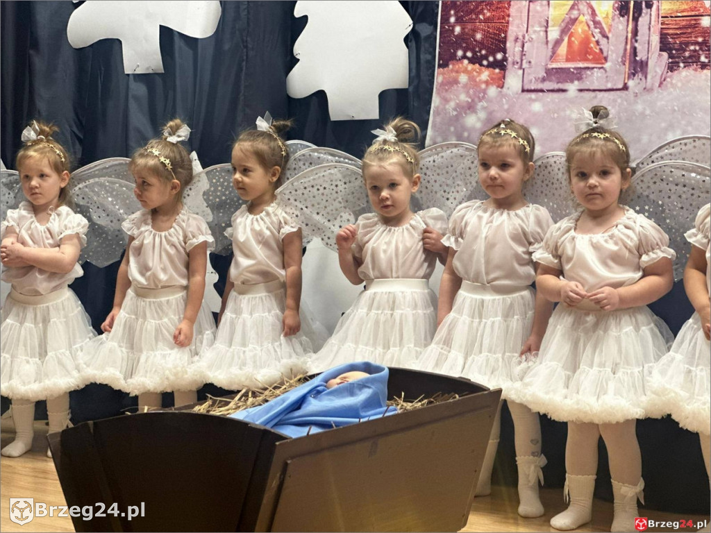 Anioły, kolędy i radość. Świąteczne jasełka w PP nr 1