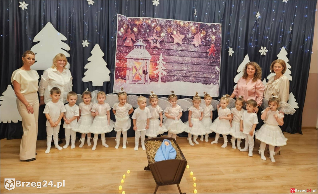 Anioły, kolędy i radość. Świąteczne jasełka w PP nr 1