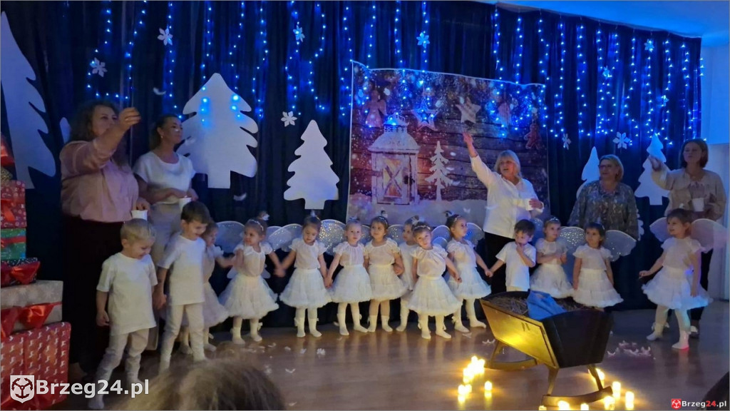 Anioły, kolędy i radość. Świąteczne jasełka w PP nr 1
