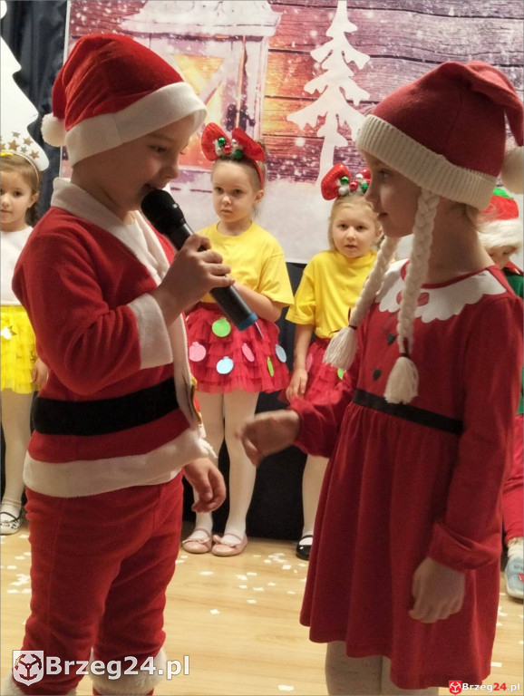Anioły, kolędy i radość. Świąteczne jasełka w PP nr 1