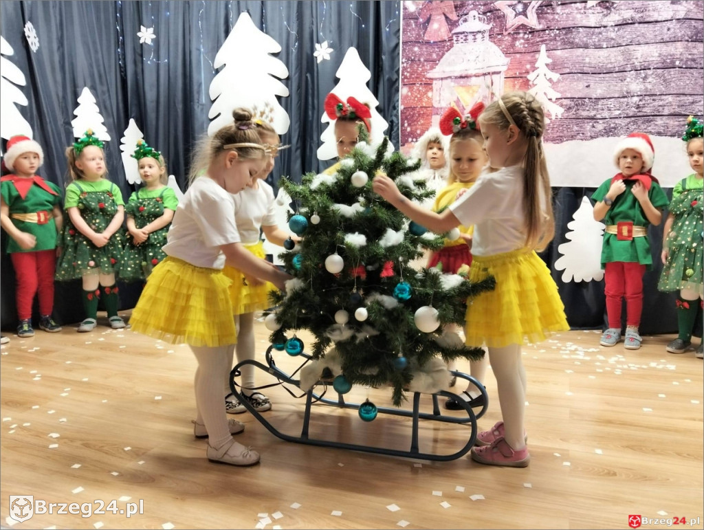 Anioły, kolędy i radość. Świąteczne jasełka w PP nr 1