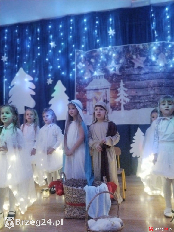 Anioły, kolędy i radość. Świąteczne jasełka w PP nr 1
