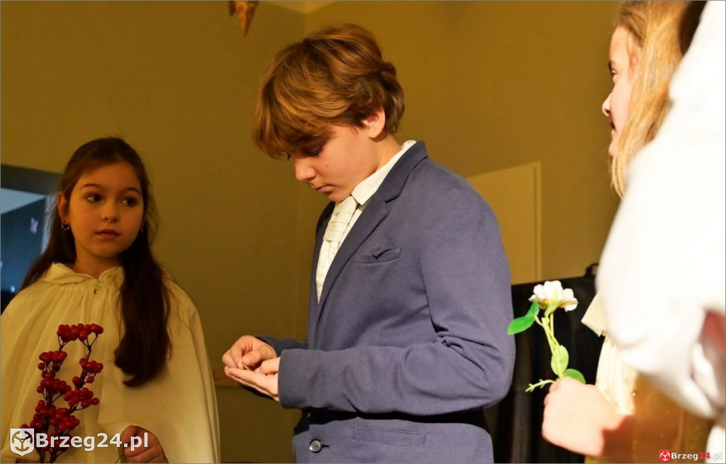 Wigilijny spektakl młodych aktorów