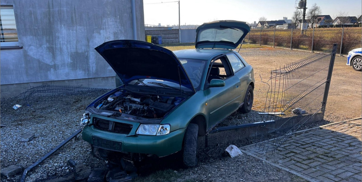 Dwa listy gończe, nieletnia ranna i policyjny pościg
