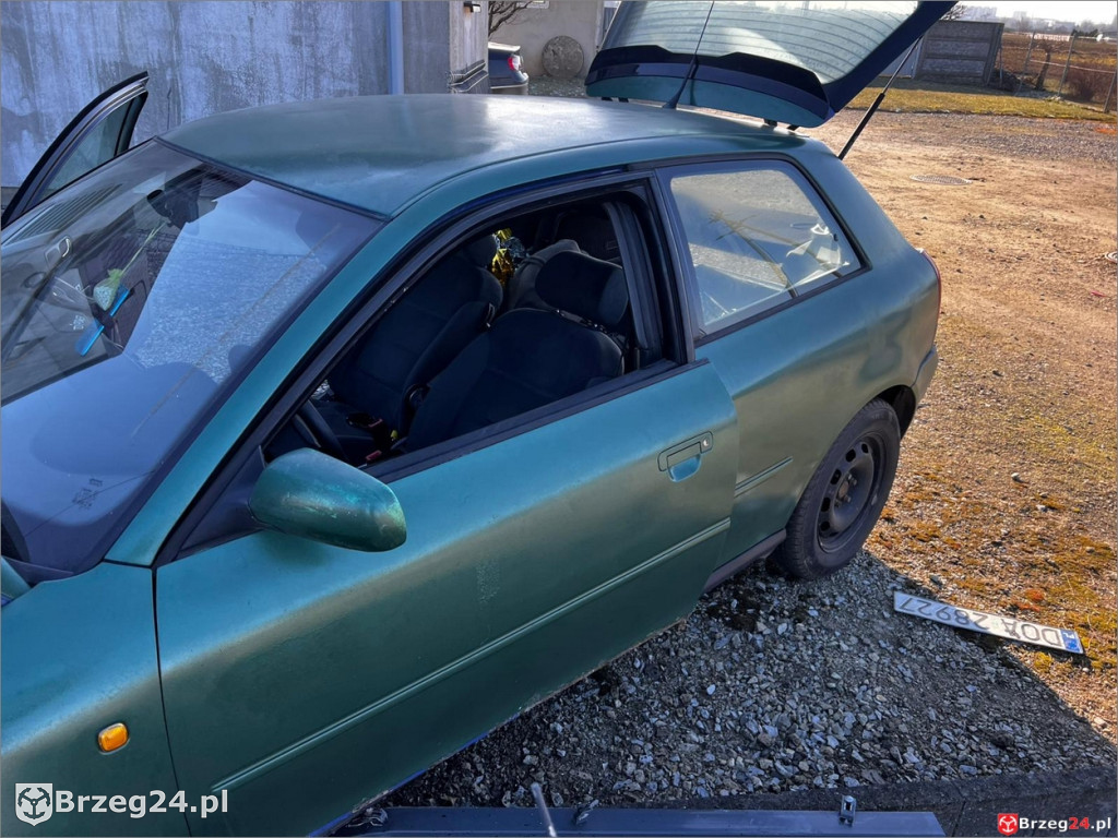 Dwa listy gończe, nieletnia ranna i policyjny pościg