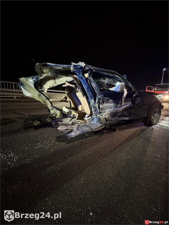 Pisarzowice jeden samochód rozerwany na części