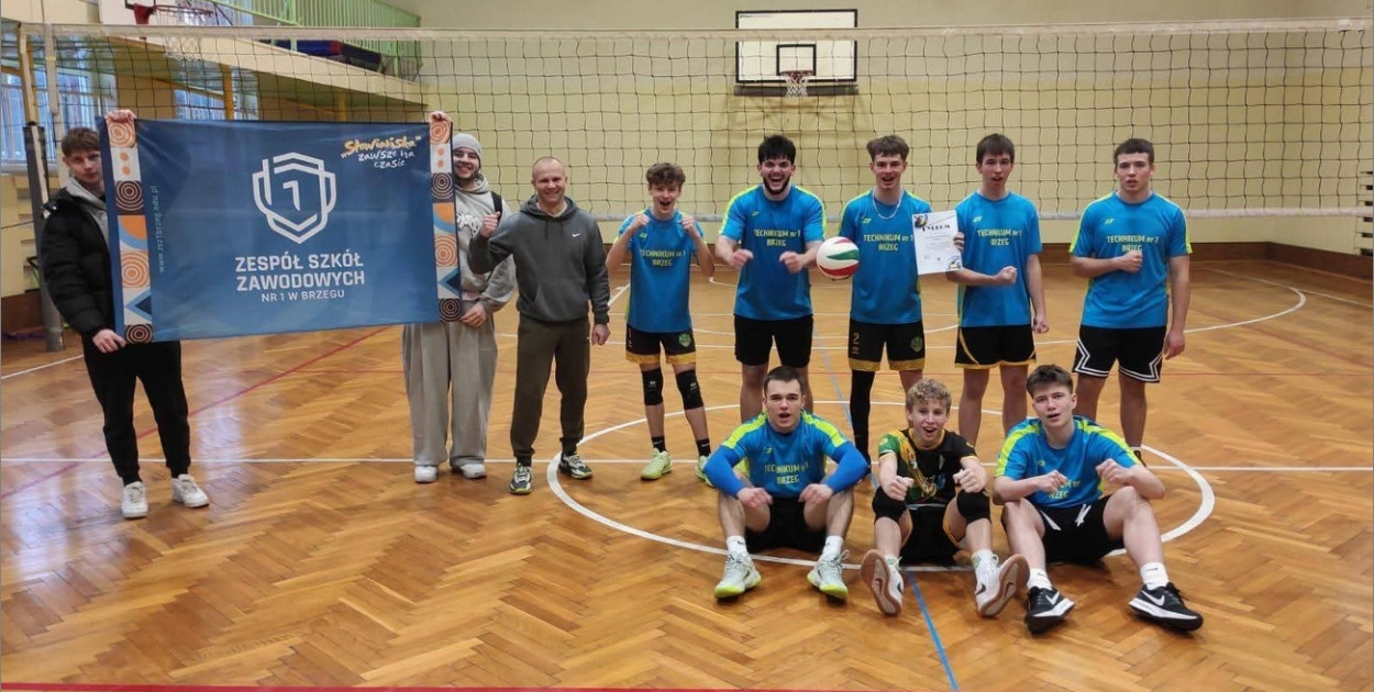 Mistrzowie powiatu w siatkówce, Słowiańska