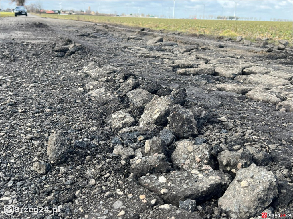 Tak naprawia się  powiatowe drogi