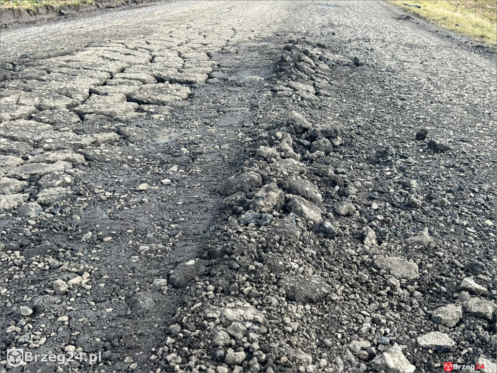 Tak naprawia się  powiatowe drogi