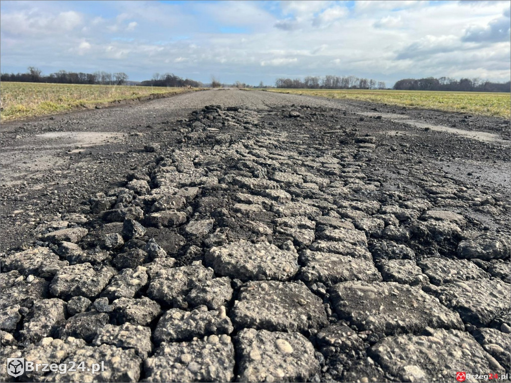 Tak naprawia się  powiatowe drogi