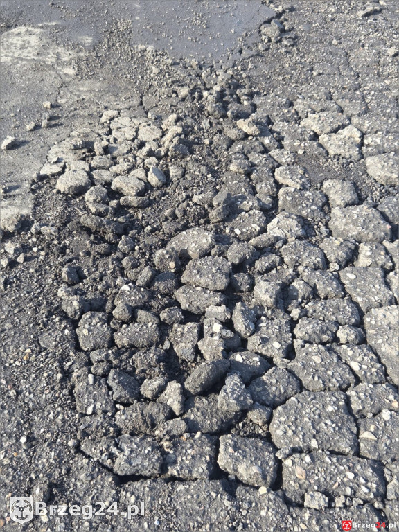 Tak naprawia się  powiatowe drogi