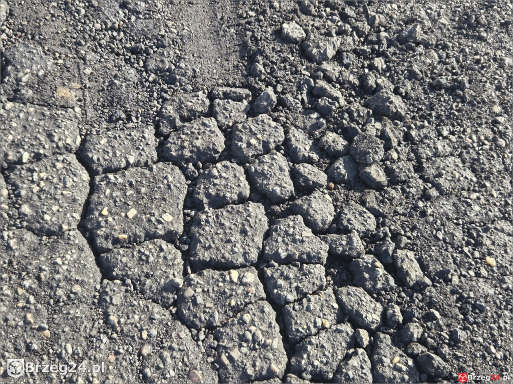 Tak naprawia się  powiatowe drogi