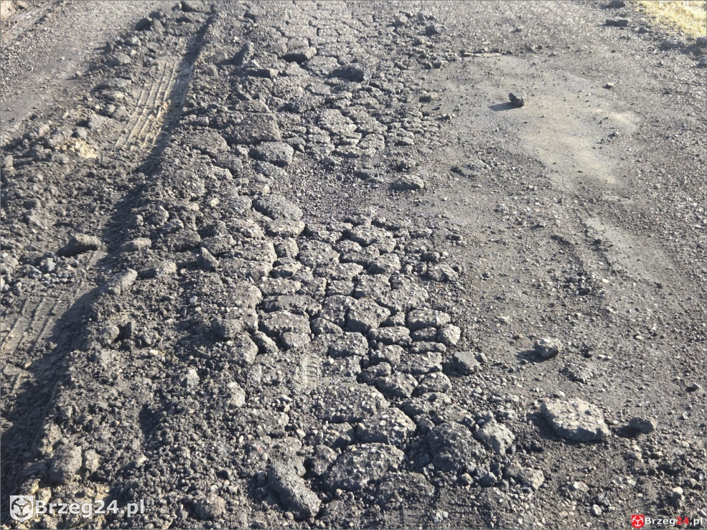 Tak naprawia się  powiatowe drogi