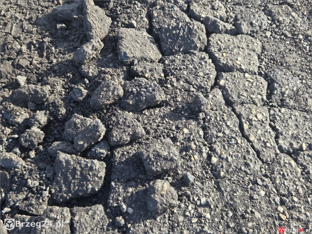 Tak naprawia się  powiatowe drogi