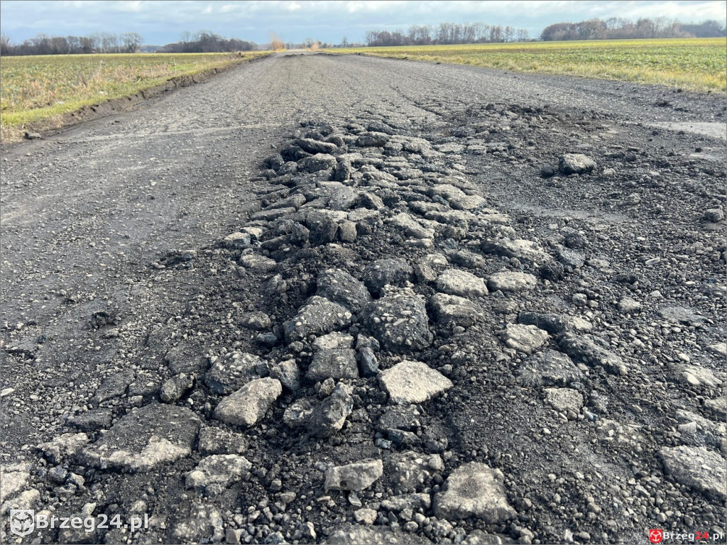 Tak naprawia się  powiatowe drogi
