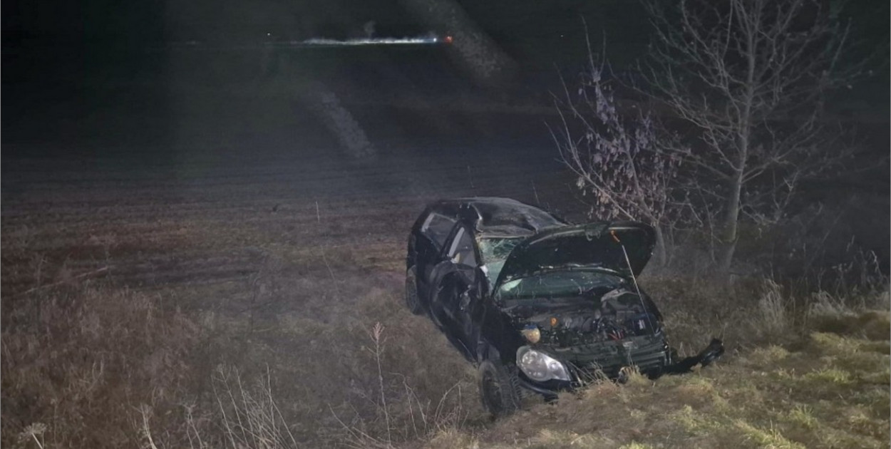 Nocny wypadek na drodze z Lewina do Magnuszowic