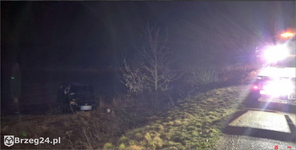 Nocny wypadek na drodze z Lewina do Magnuszowic
