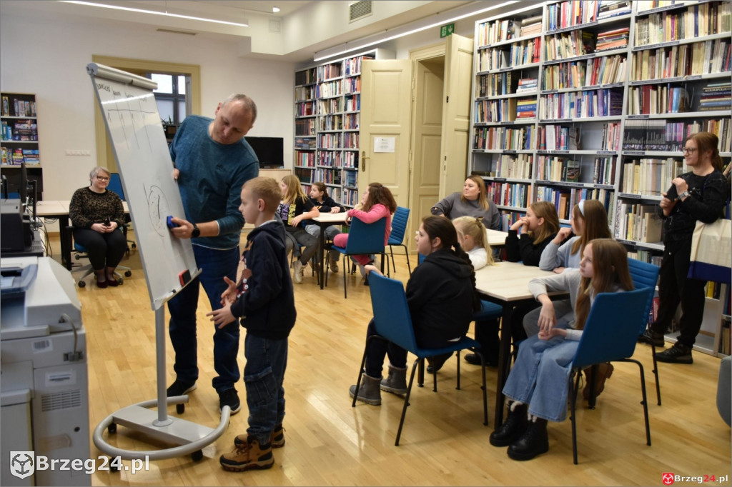 80 lat grodkowskiej biblioteki. Jubileuszowy rok
