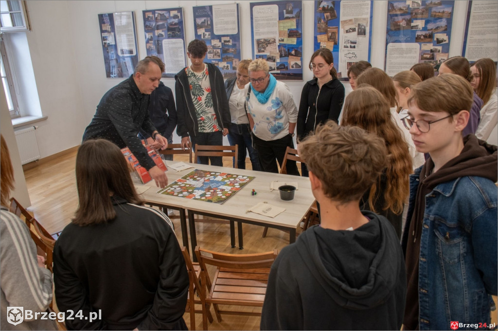 80 lat grodkowskiej biblioteki. Jubileuszowy rok