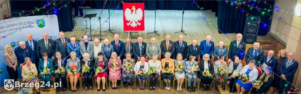 Medale za 50 lat małżeństwa w Lewinie Brzeskim