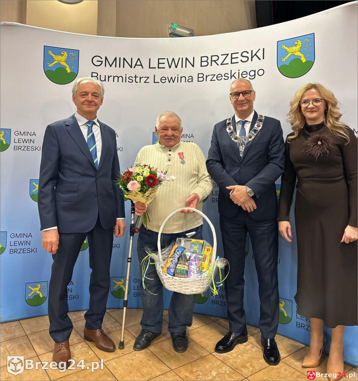 Medale za 50 lat małżeństwa w Lewinie Brzeskim