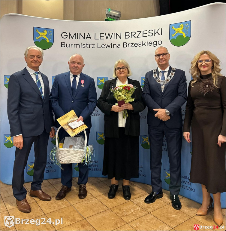 Medale za 50 lat małżeństwa w Lewinie Brzeskim