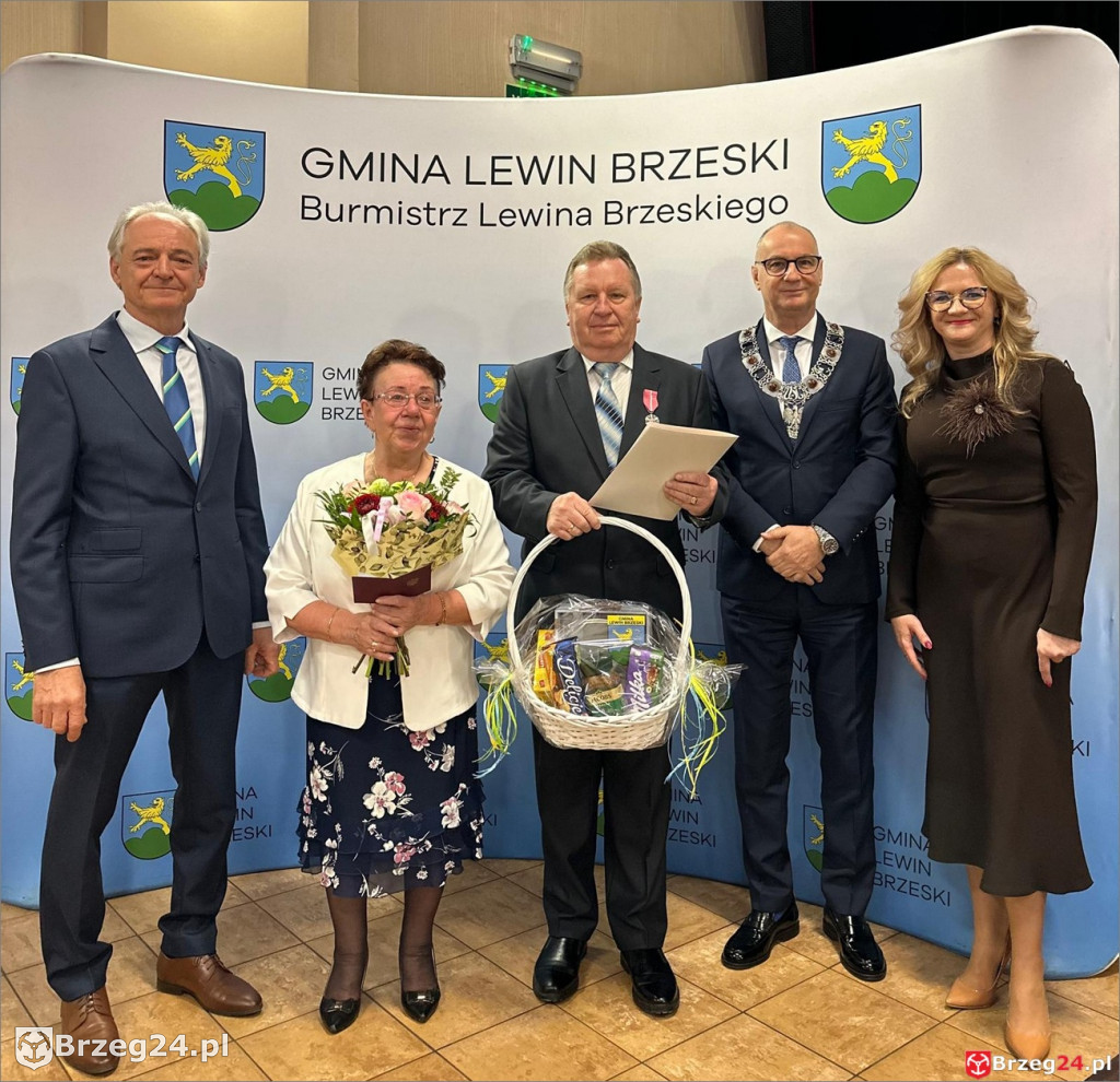 Medale za 50 lat małżeństwa w Lewinie Brzeskim