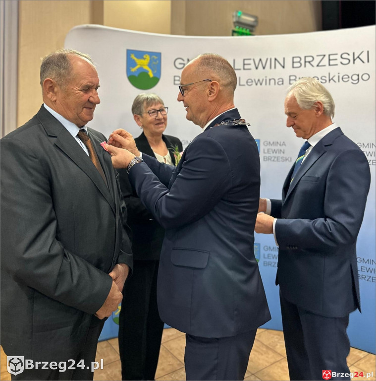 Medale za 50 lat małżeństwa w Lewinie Brzeskim